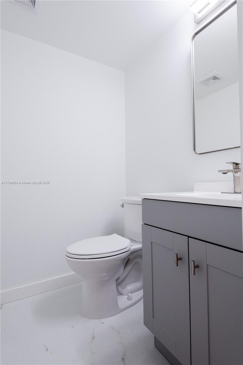 5550 Lakeside Dr #104, Margate, Florida image 7