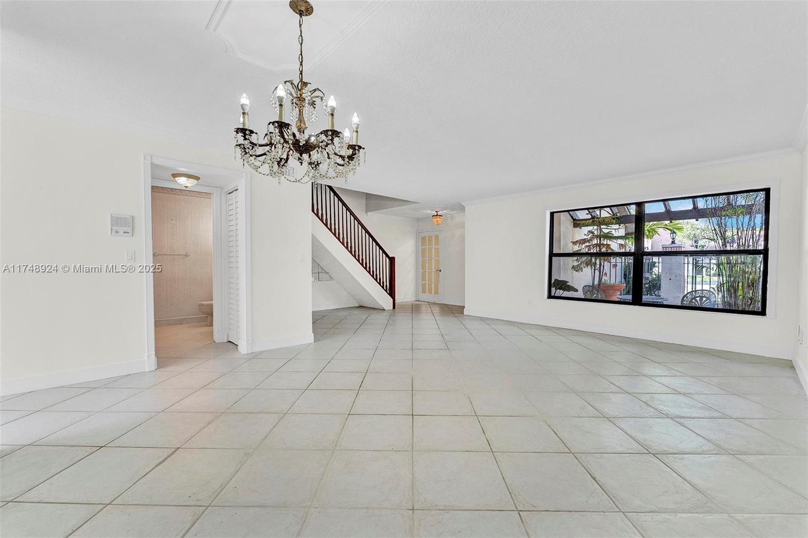 Listing Photo 11