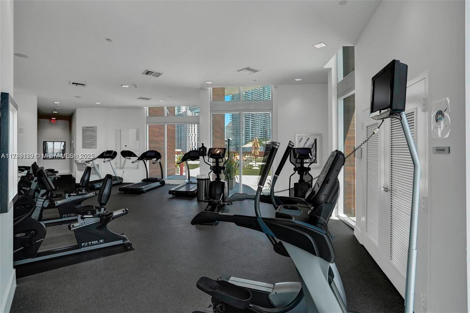 350 S Miami Ave #2702, Miami FL 33130
