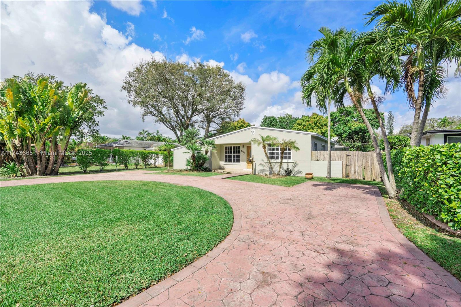 517 Wren Ave, Miami Springs, Florida image 2