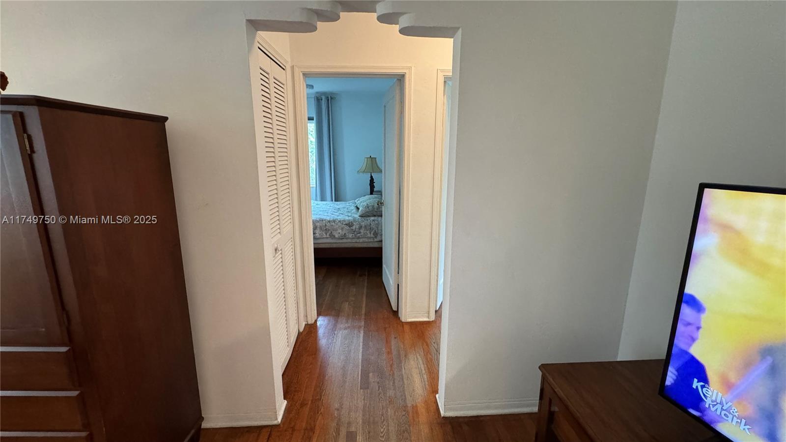 Listing Photo 8
