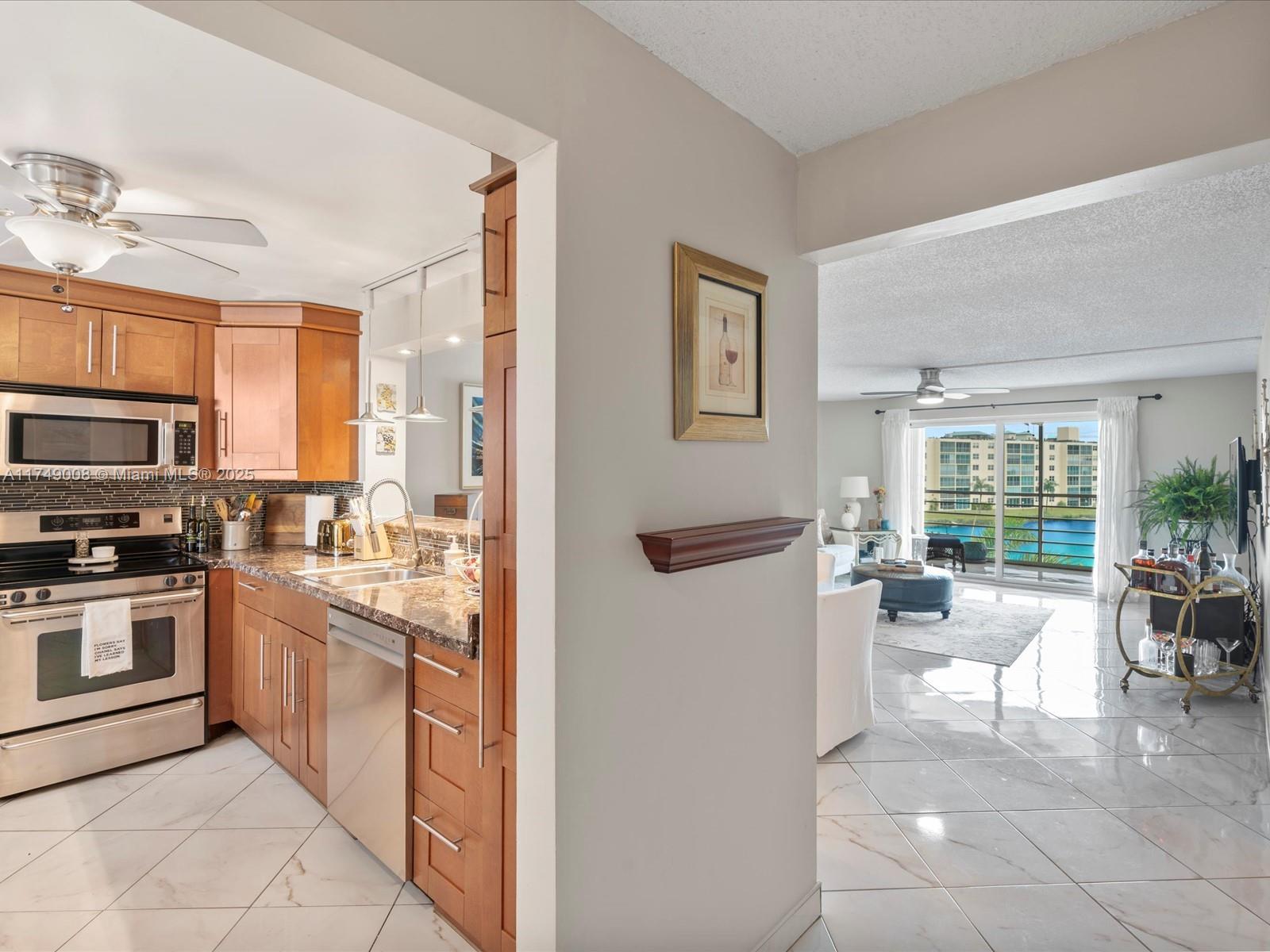 141 SE 3rd Ave #404, Dania Beach, Florida image 1