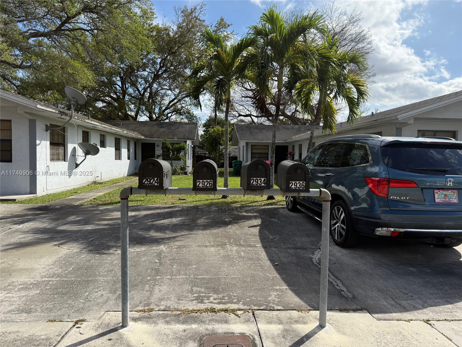 2934 NW 94th St, Miami, Florida image 2