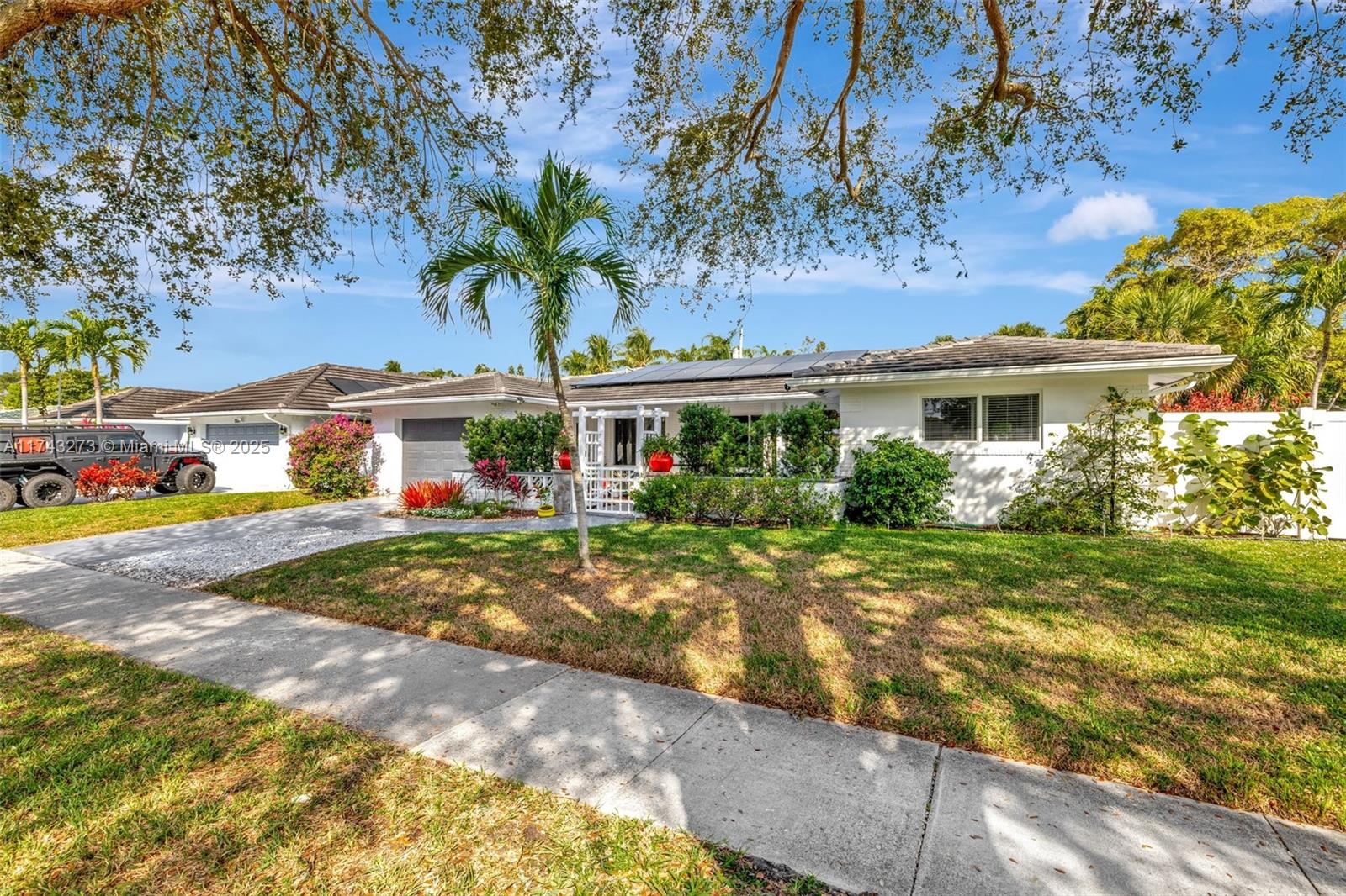 2261 NE 62nd St, Fort Lauderdale, Florida image 2