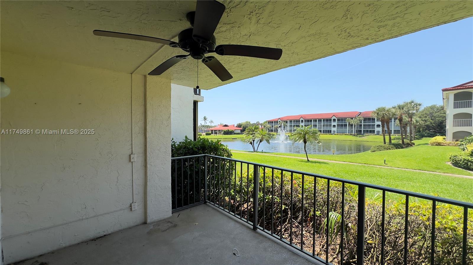7030 Half Moon Cir #121, Hypoluxo, Florida image 2