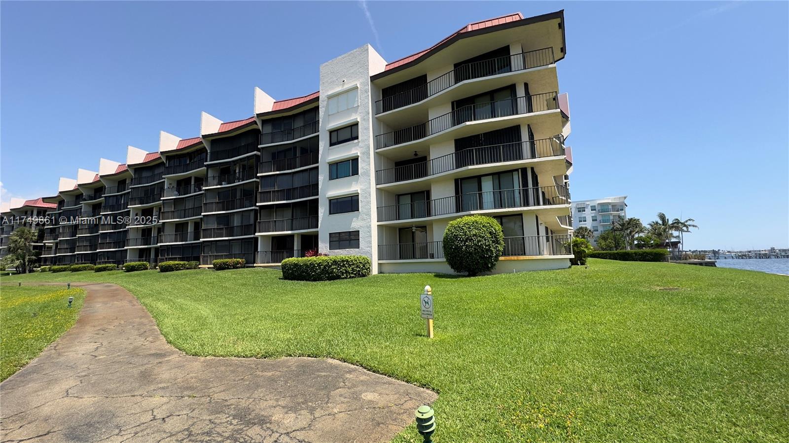7030 Half Moon Cir #121, Hypoluxo, Florida image 39