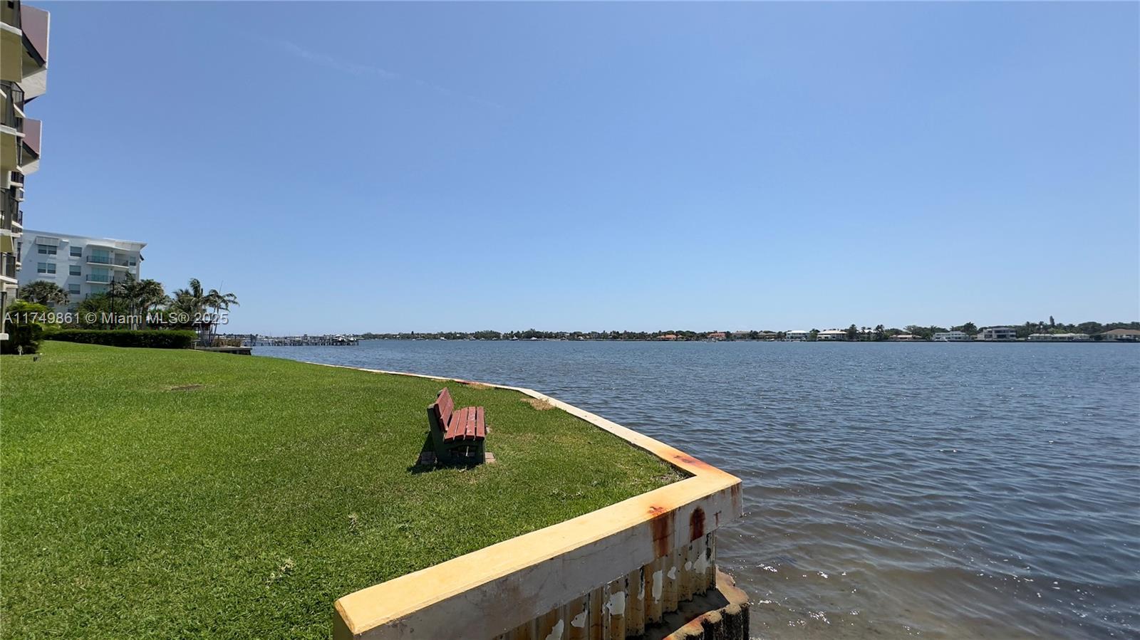 7030 Half Moon Cir #121, Hypoluxo, Florida image 40
