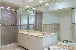 20281 E Country Club Dr #1105, Aventura, Florida image 17