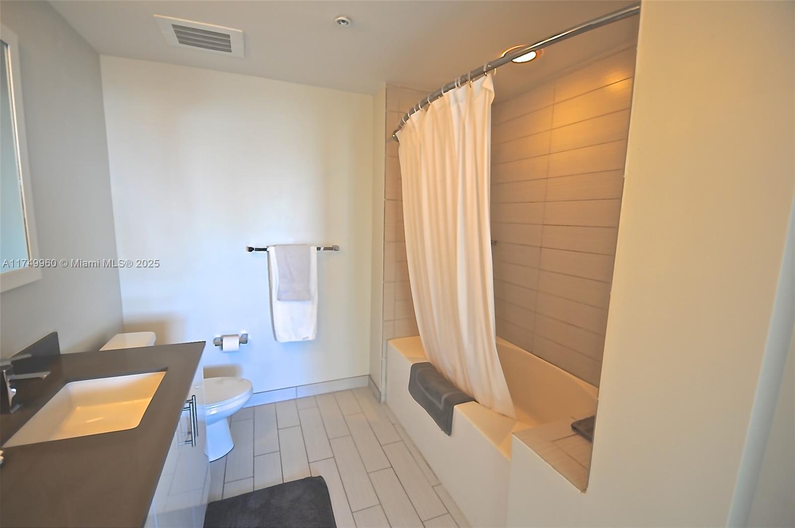 999 SW 1st Ave #2802, Miami FL 33130