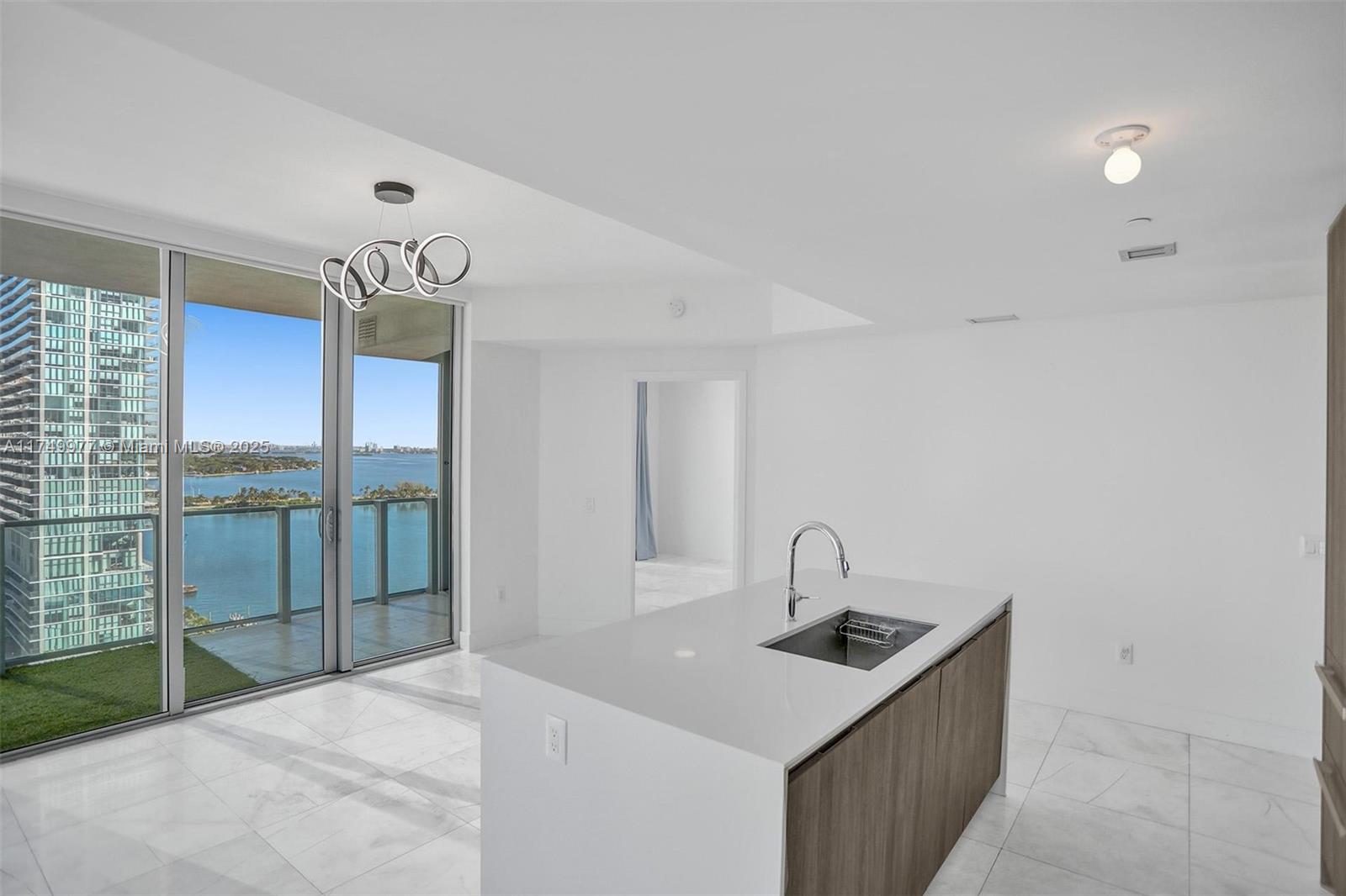 Apartamento à Venda em Miami, FL