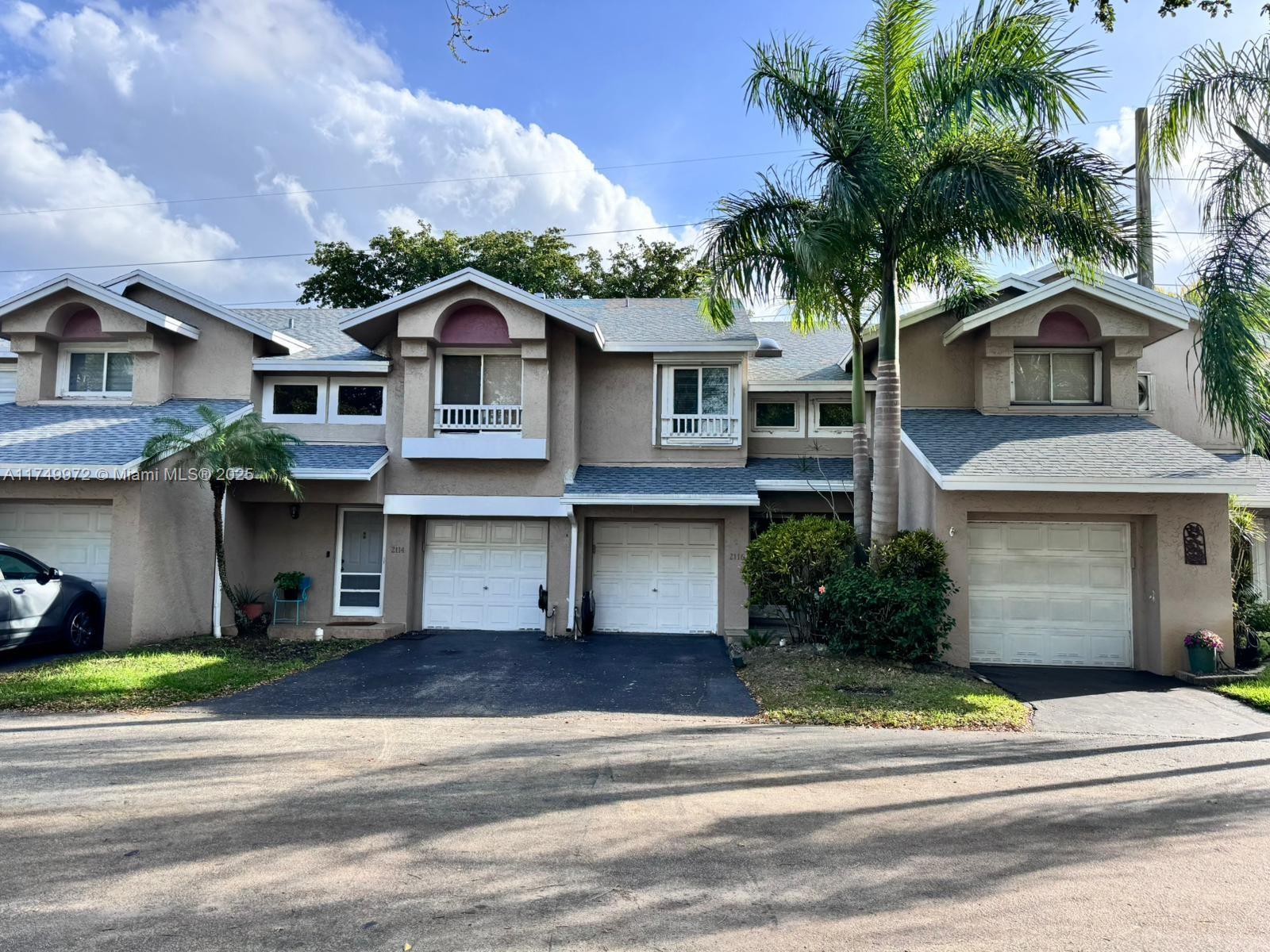 2116 W Discovery Cir W, Deerfield Beach, Florida image 1