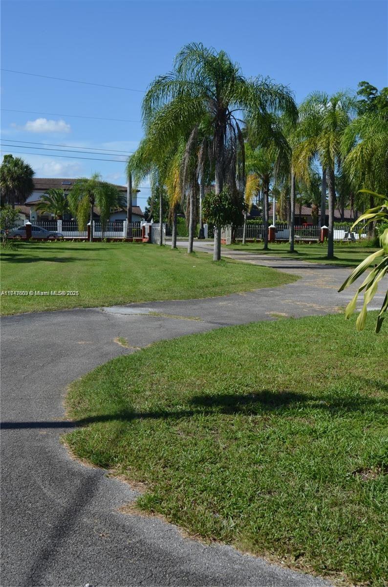 8550 Miller Dr, Miami, Florida image 4