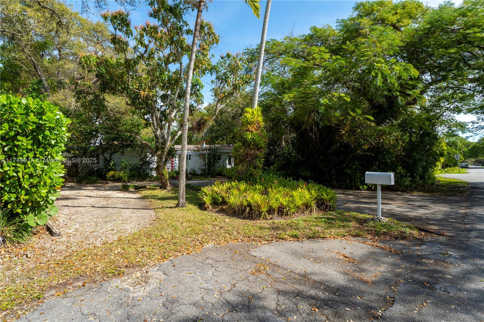 Listing Photo 9