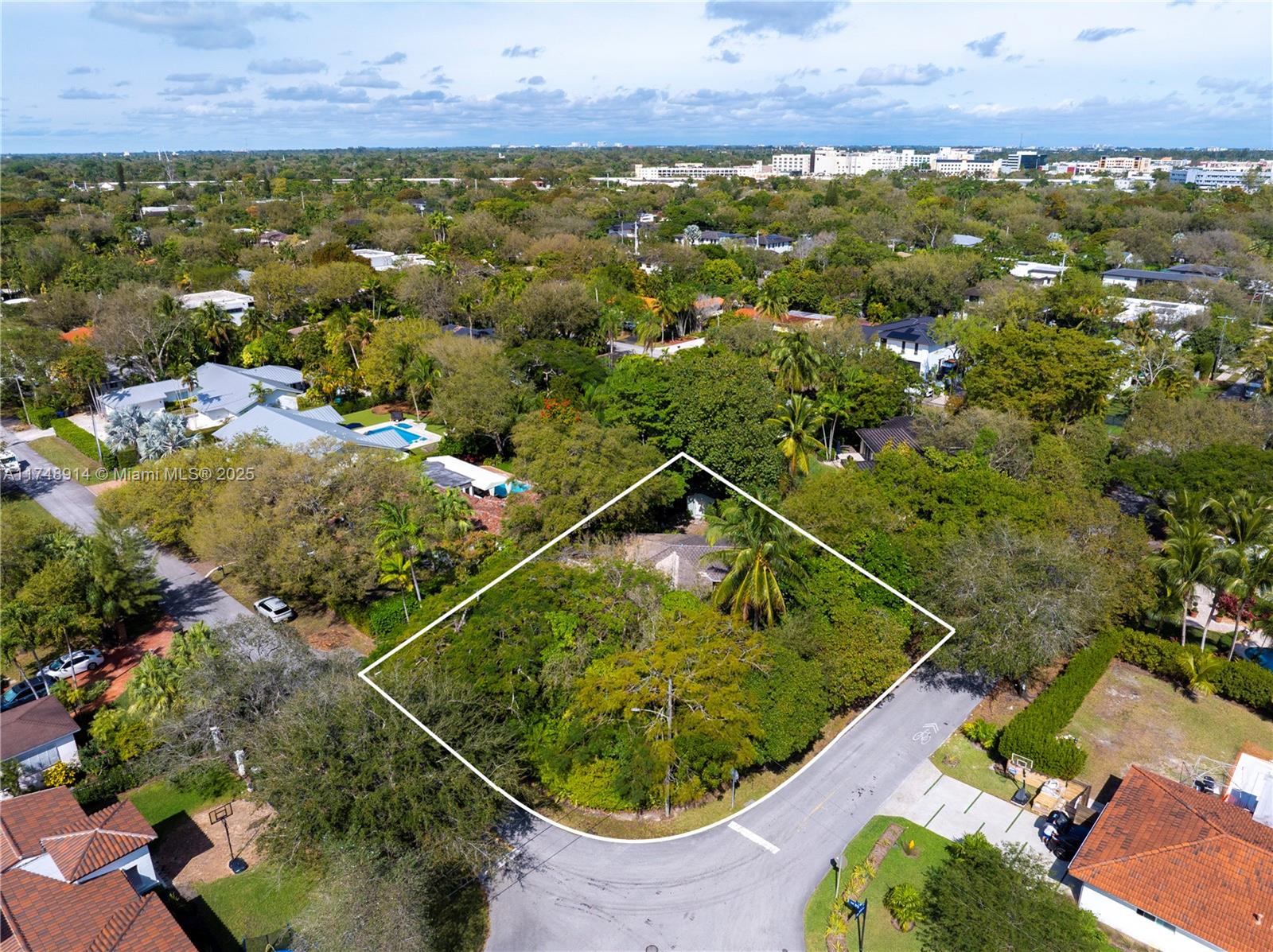 5901 SW 82nd St, South Miami, Florida image 2
