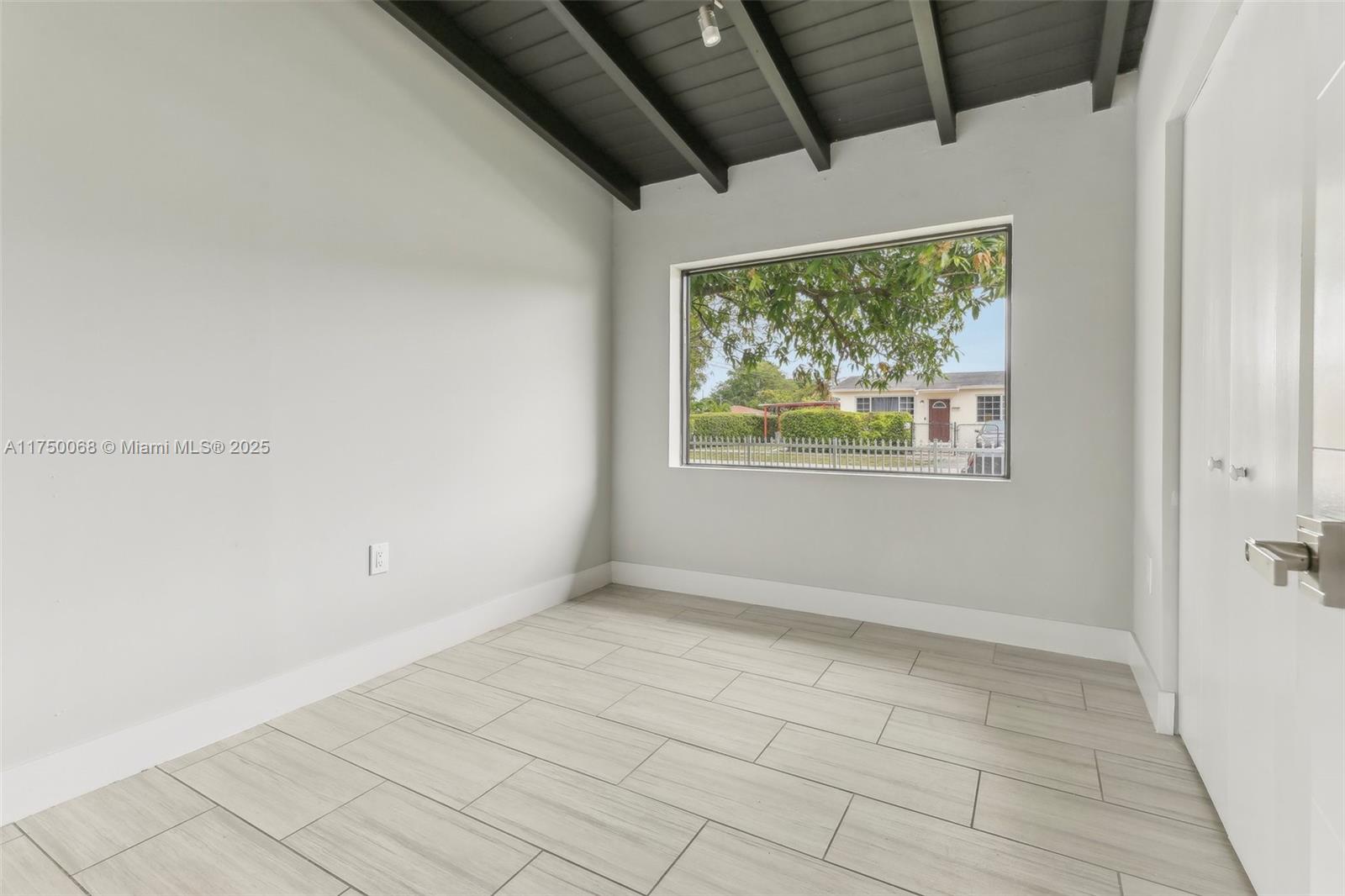 290 NE 171st Ter, North Miami Beach, Florida image 14