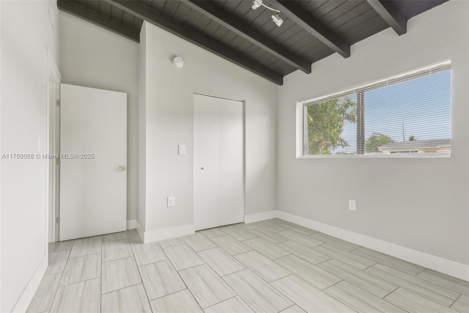290 NE 171st Ter, North Miami Beach, Florida image 18