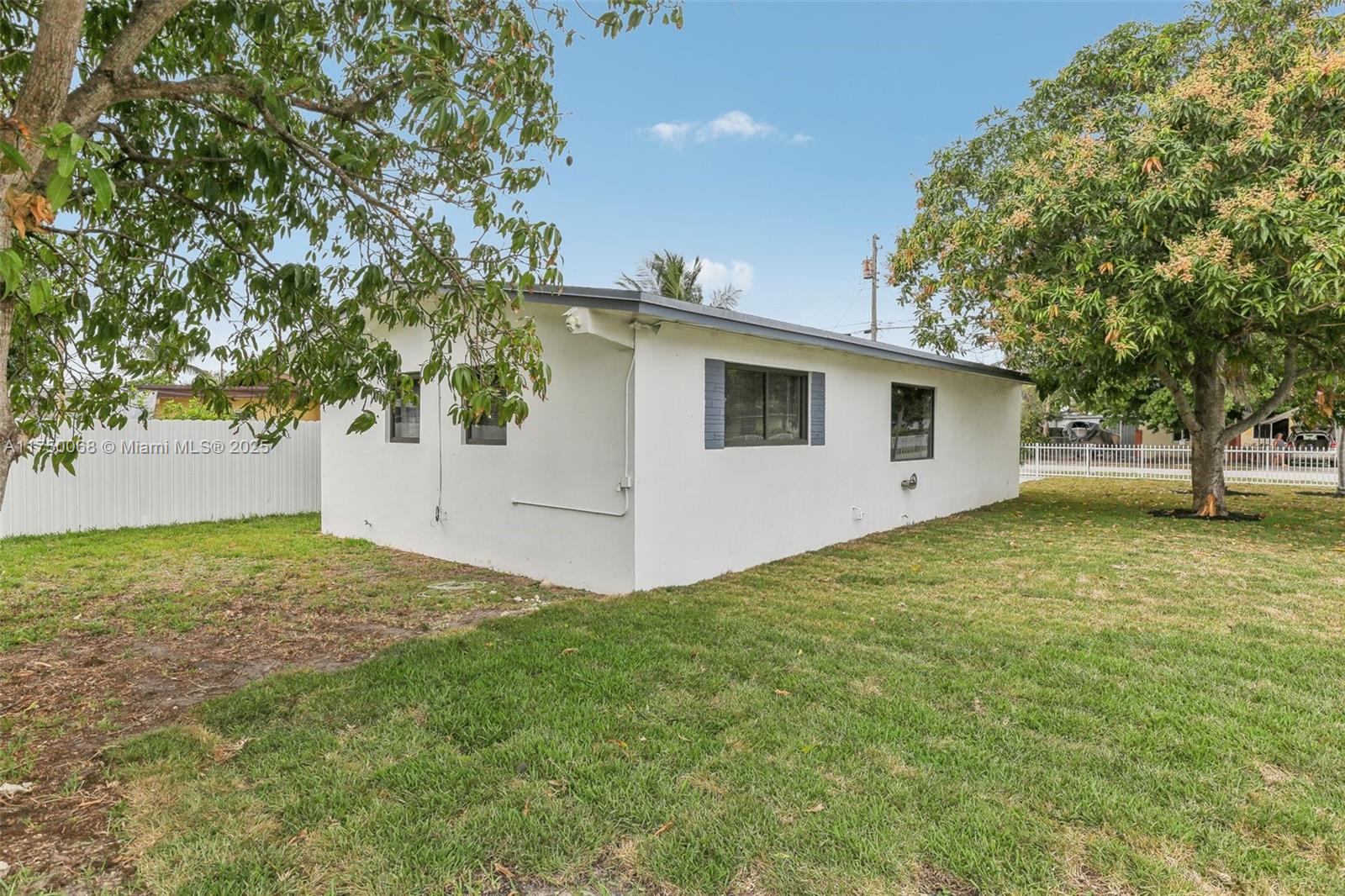 290 NE 171st Ter, North Miami Beach, Florida image 26