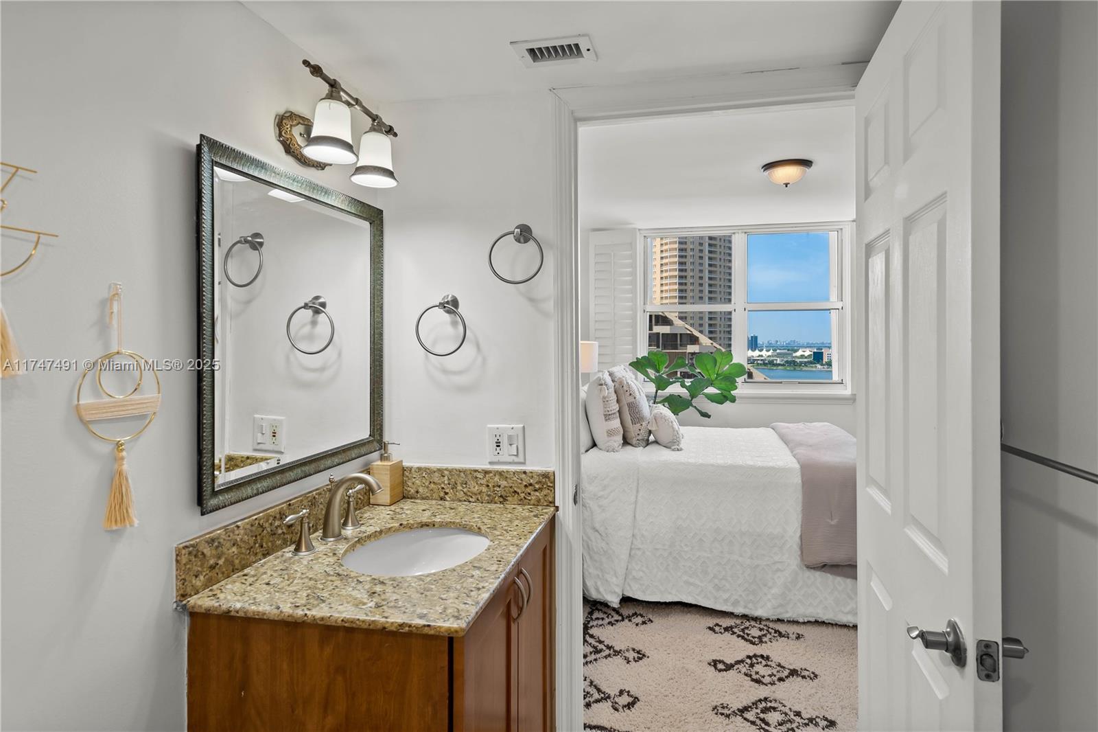 770 Claughton Island Dr #1813, Miami FL 33131