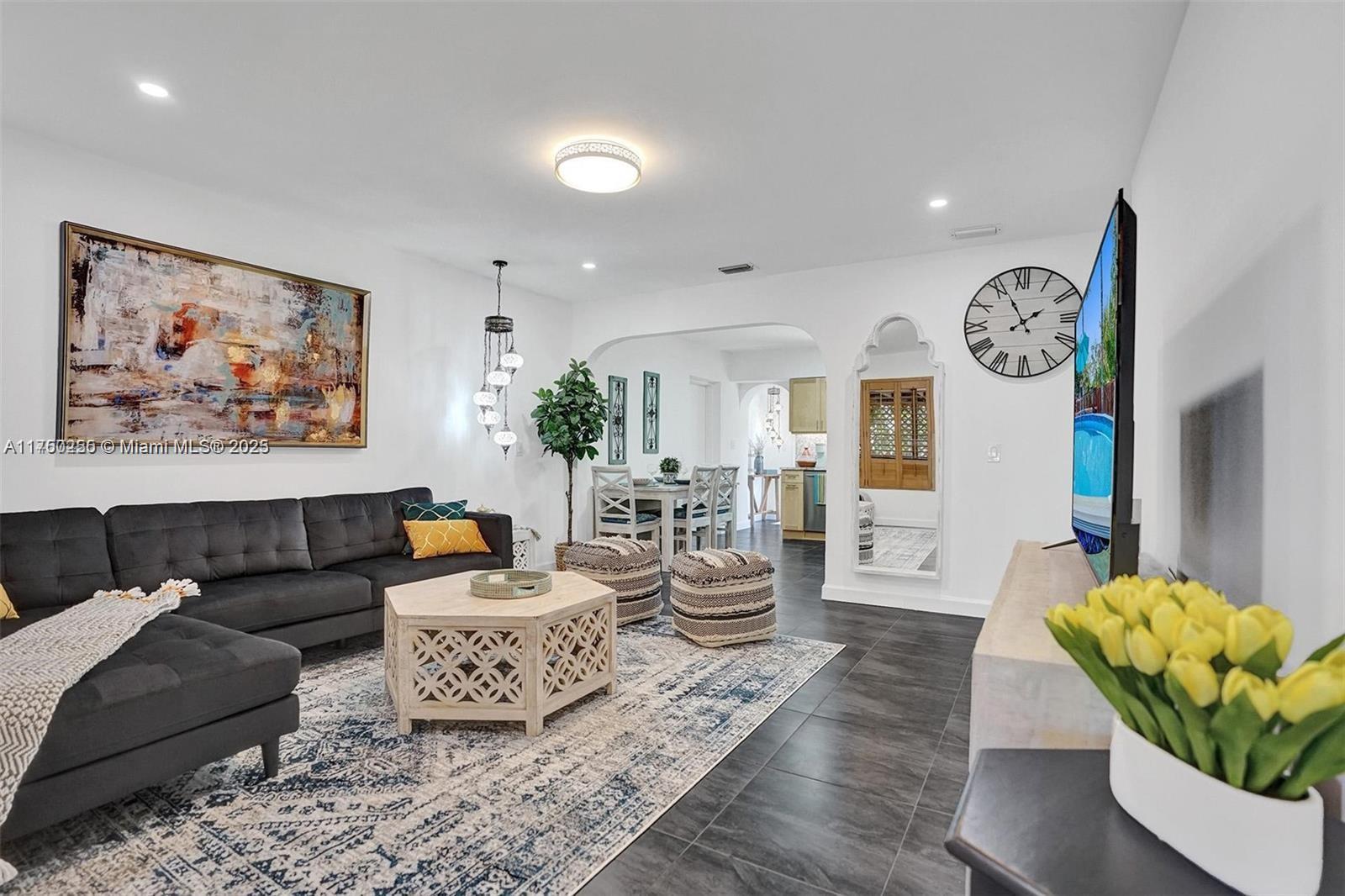 110 SW 5th St, Hallandale Beach, Florida image 3