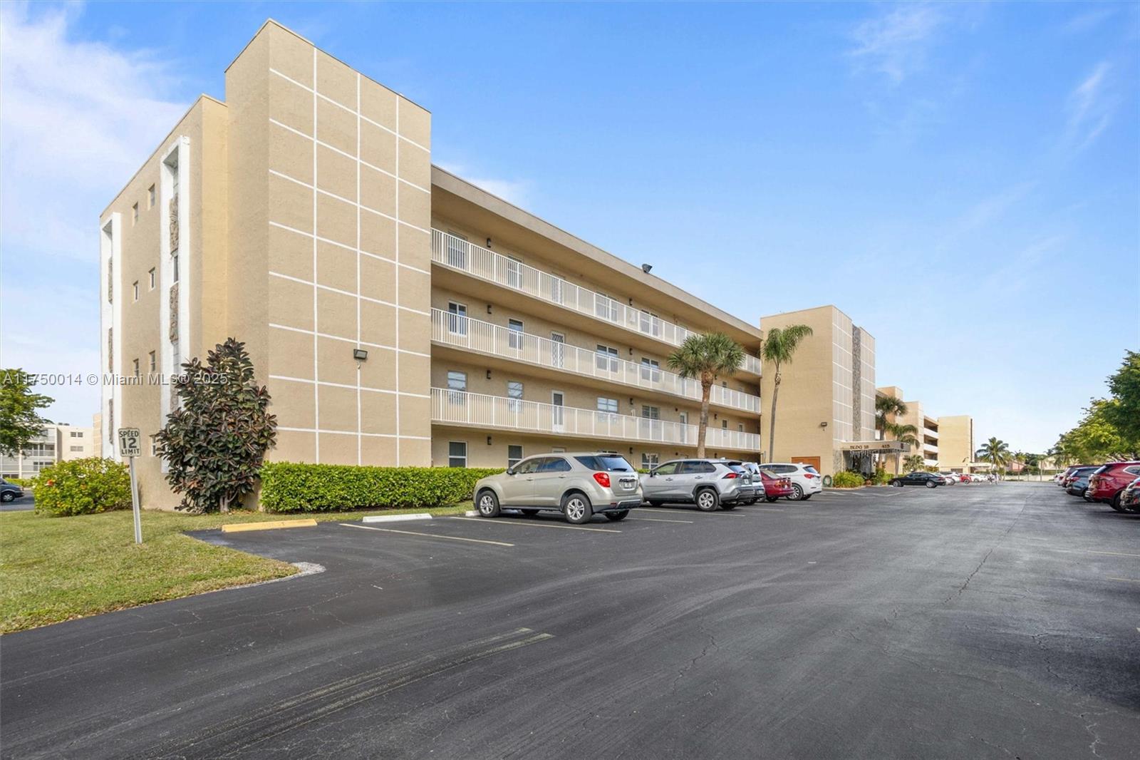 415 SE 11th Ter #301, Dania Beach, Florida image 1