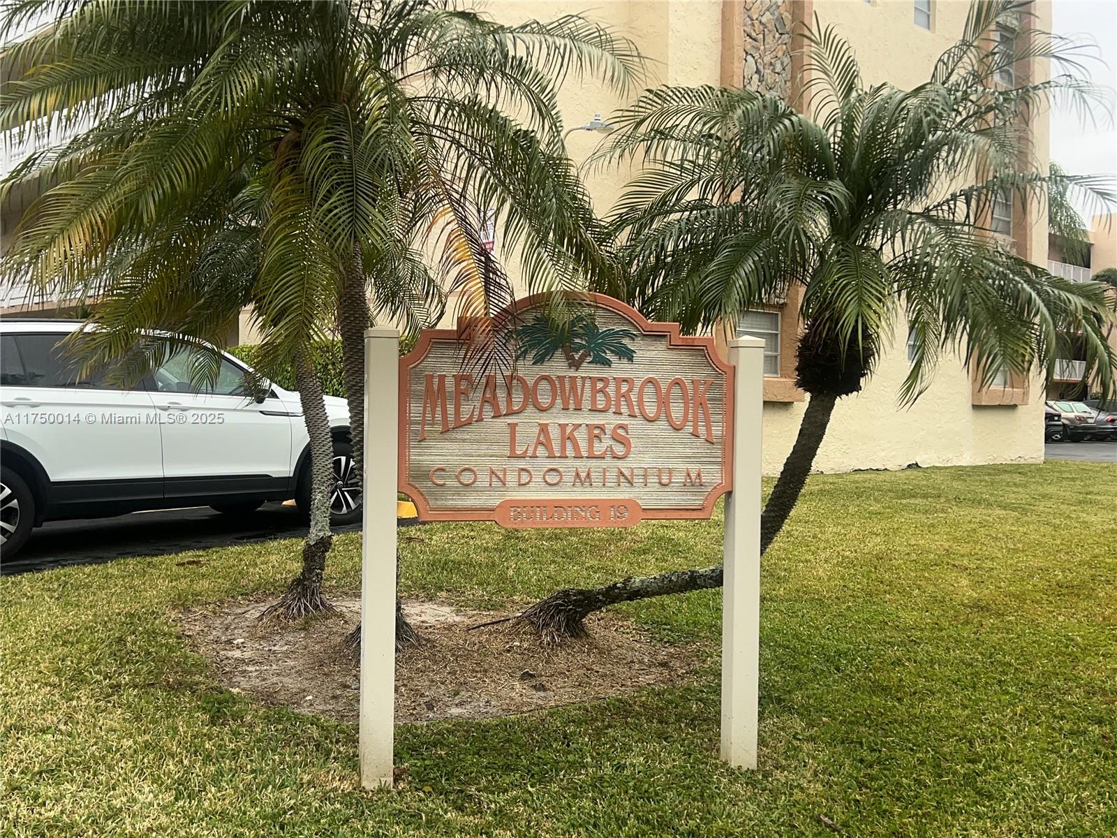 415 SE 11th Ter #301, Dania Beach, Florida image 2