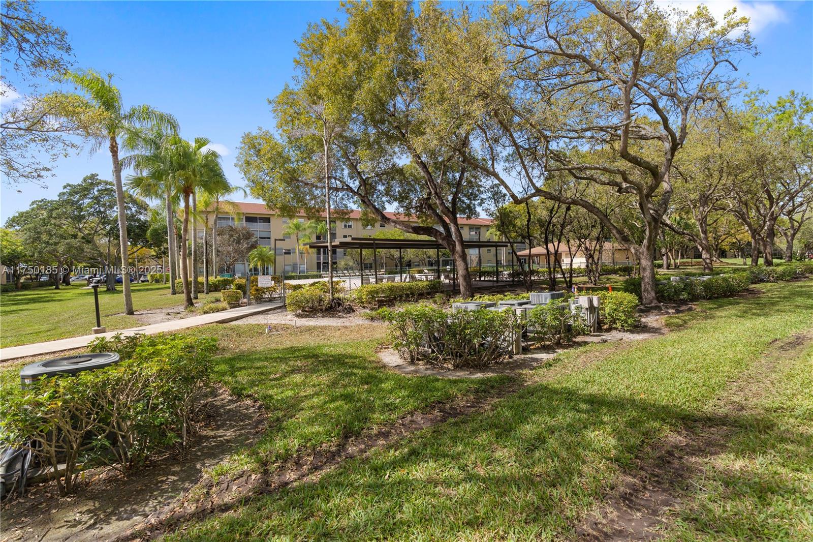 1400 SW 124th Ter #106Q, Pembroke Pines, Florida image 22