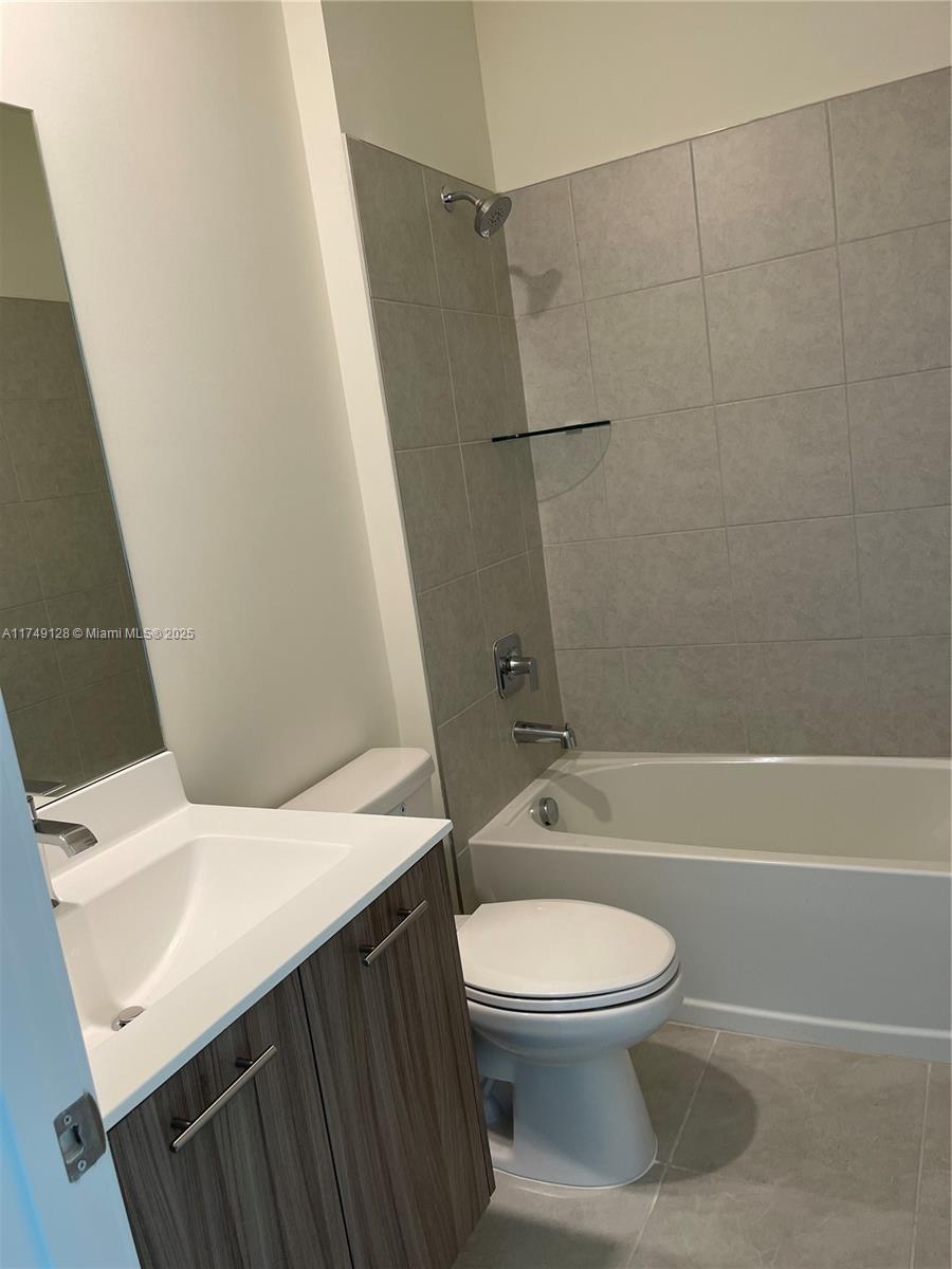 8265 NW 41 St #401, Doral, Florida image 4