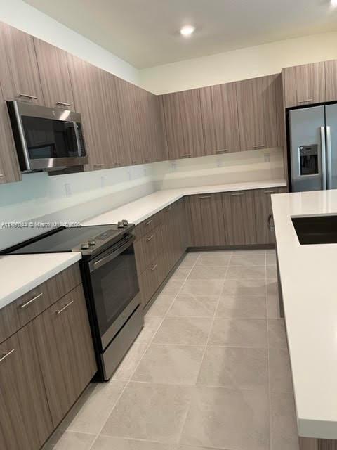 4621 NW 83rd Path, Doral, Florida image 3