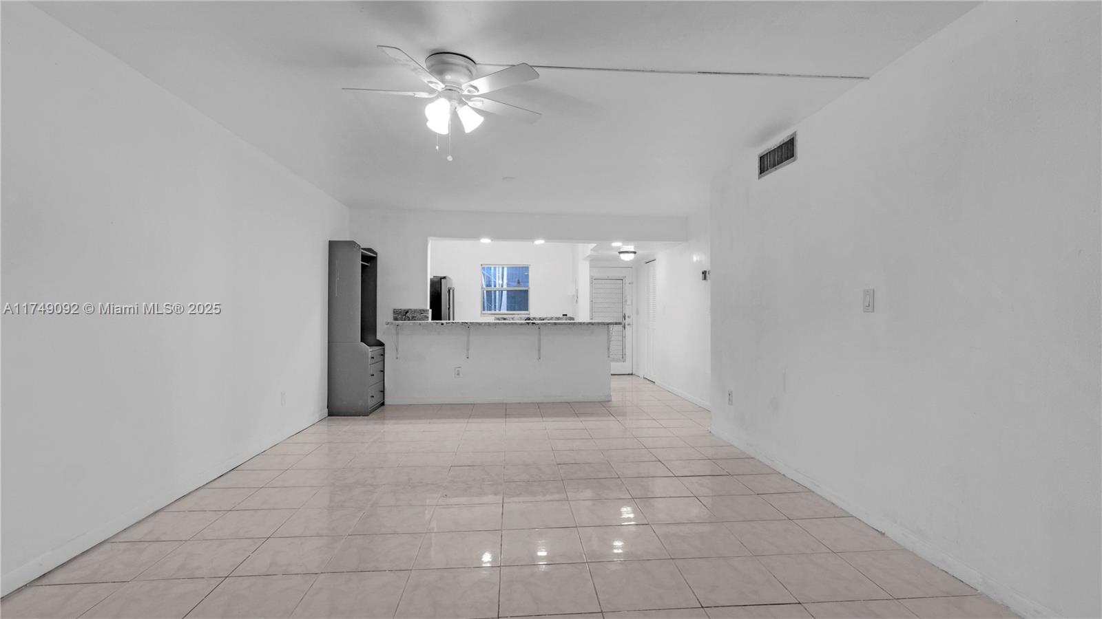 listing main picture
