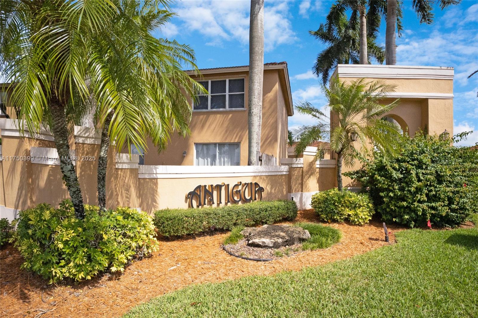 886 NW 135th Ter, Pembroke Pines, Florida image 1