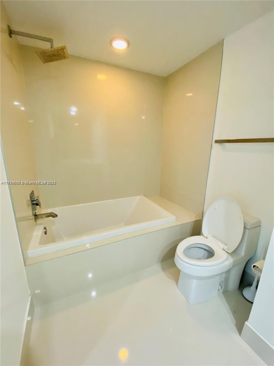 55 SW 9th St #3809, Miami FL 33130