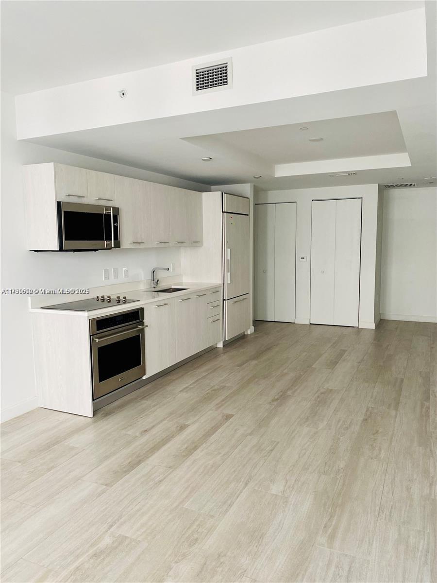 55 SW 9th St #3809, Miami FL 33130