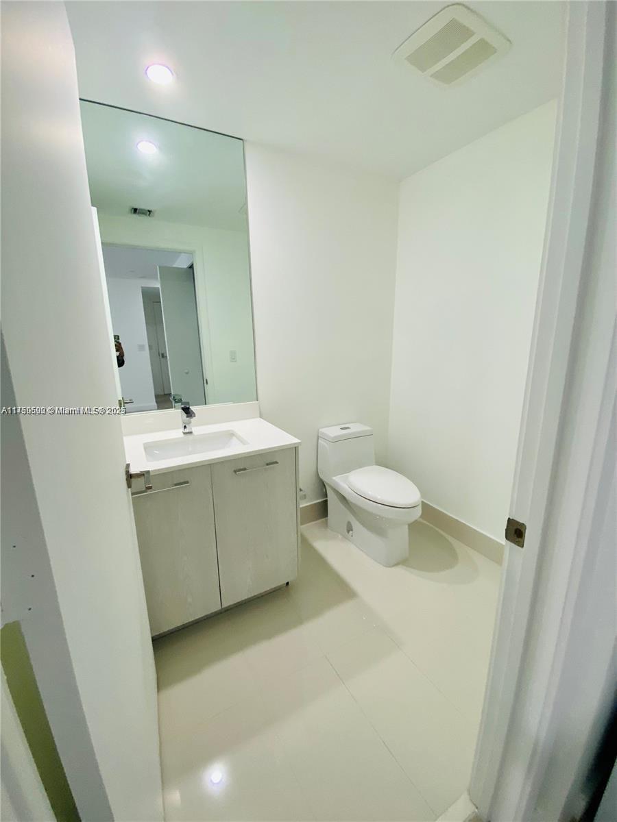 55 SW 9th St #3809, Miami FL 33130
