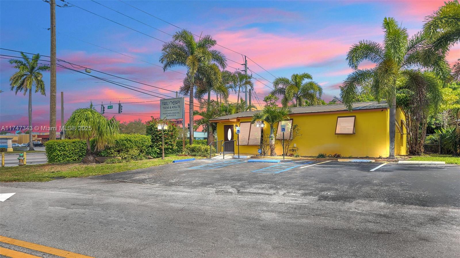 6790  Taft St  For Sale A11747343, FL