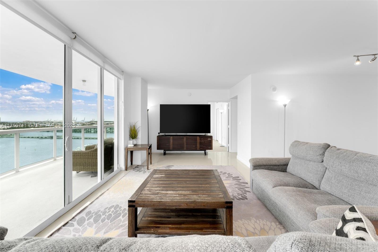 1800 N Bayshore Dr #2101, Miami FL 33132