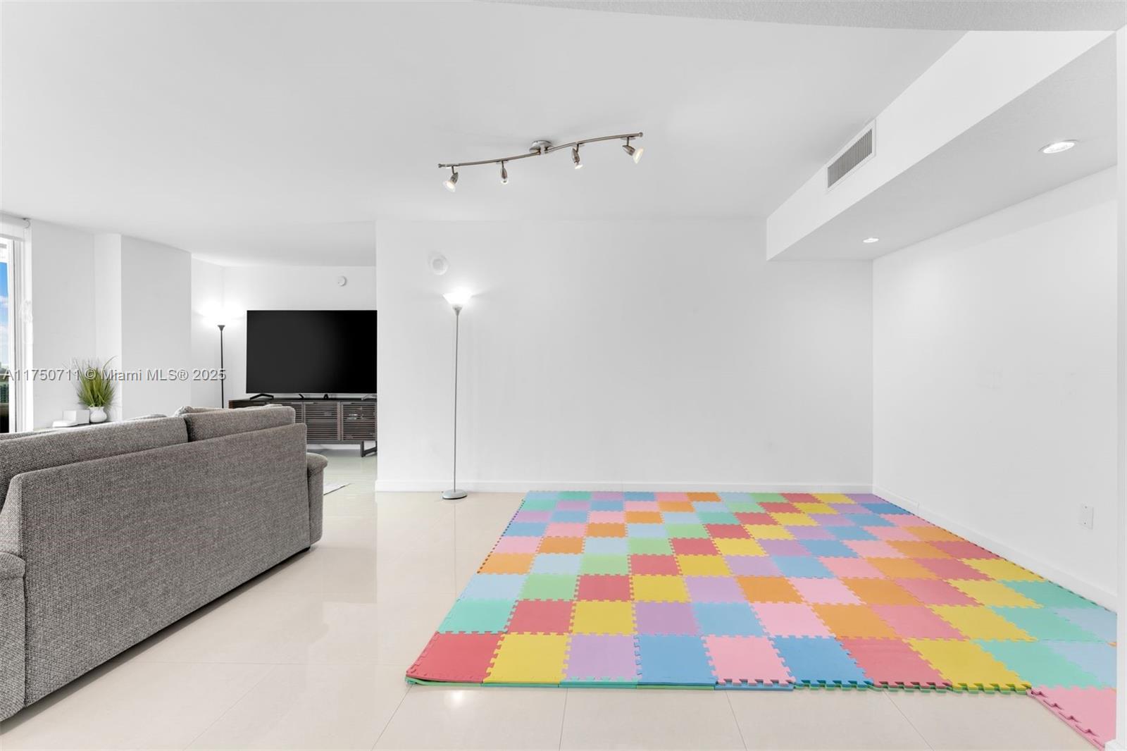 1800 N Bayshore Dr #2101, Miami FL 33132