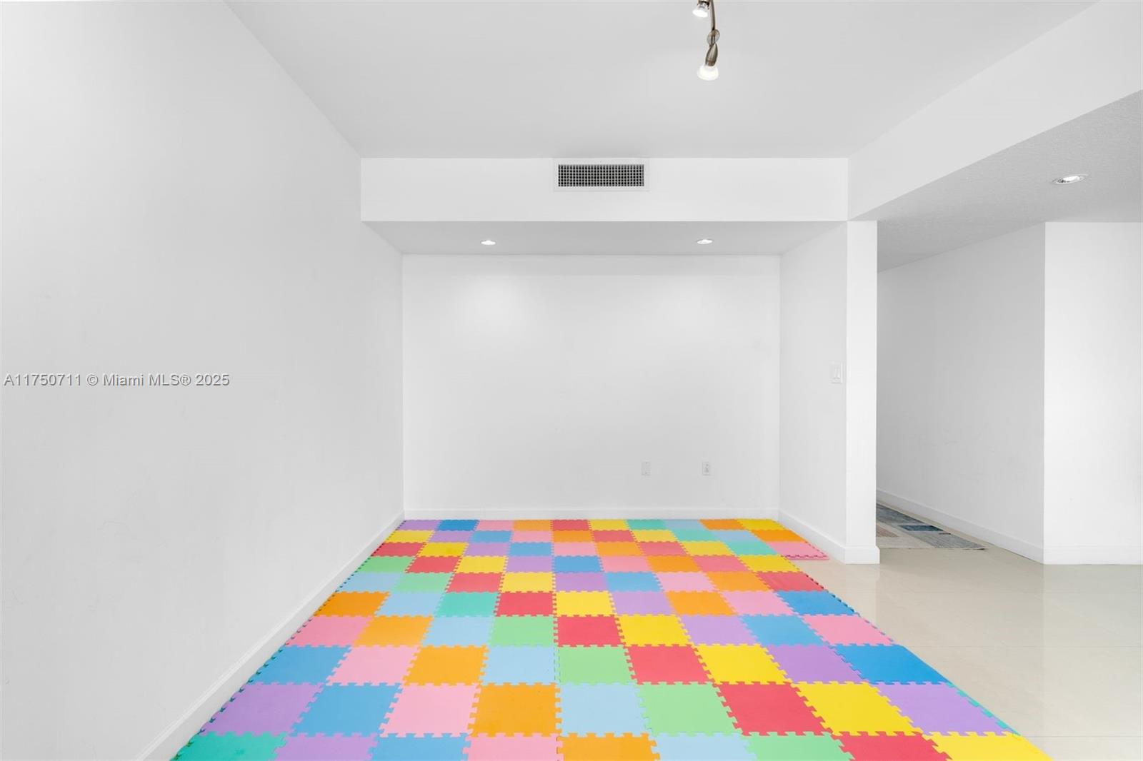 1800 N Bayshore Dr #2101, Miami FL 33132