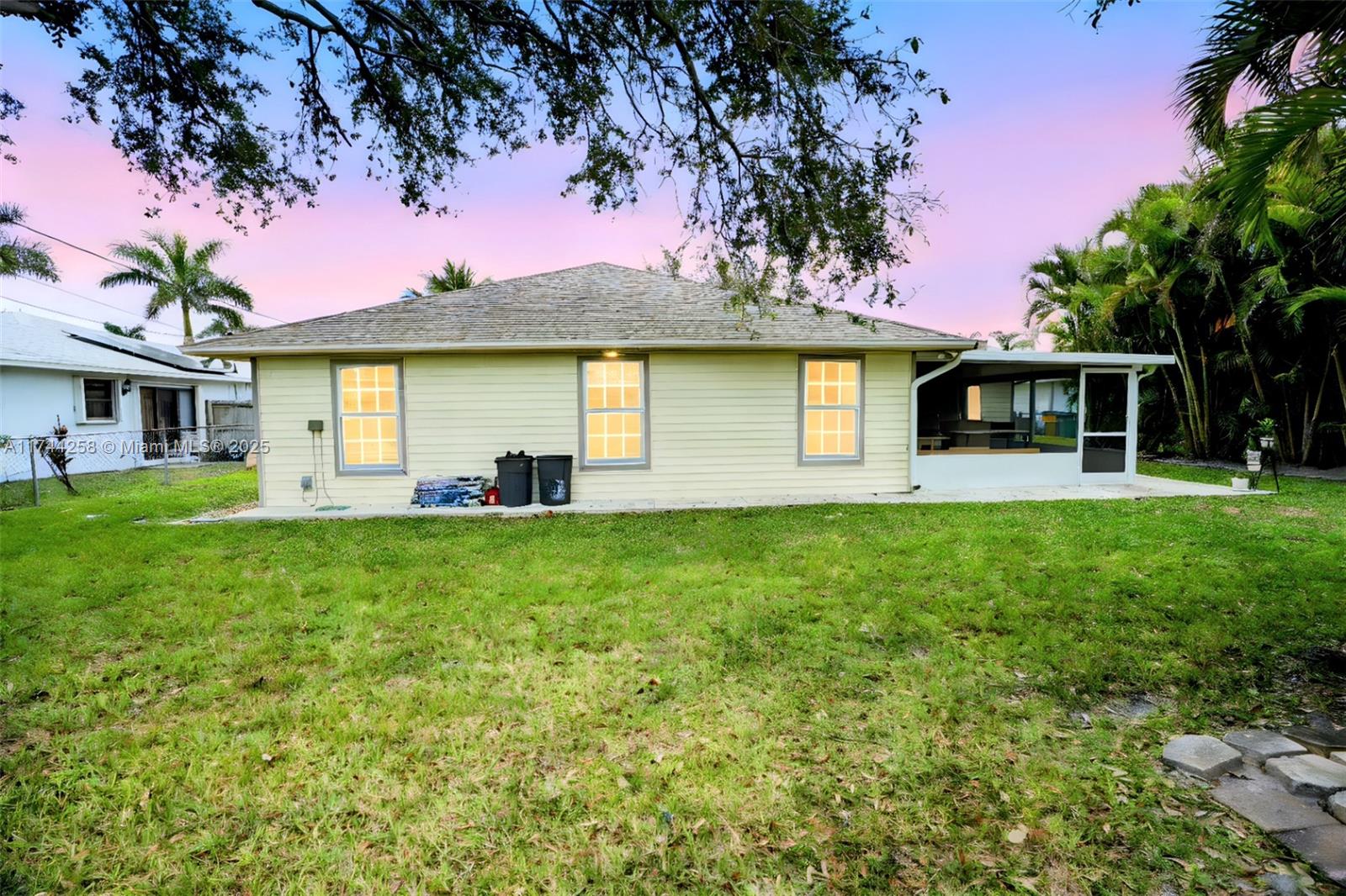 2304 SE 8th Ter, Cape Coral, Florida image 18