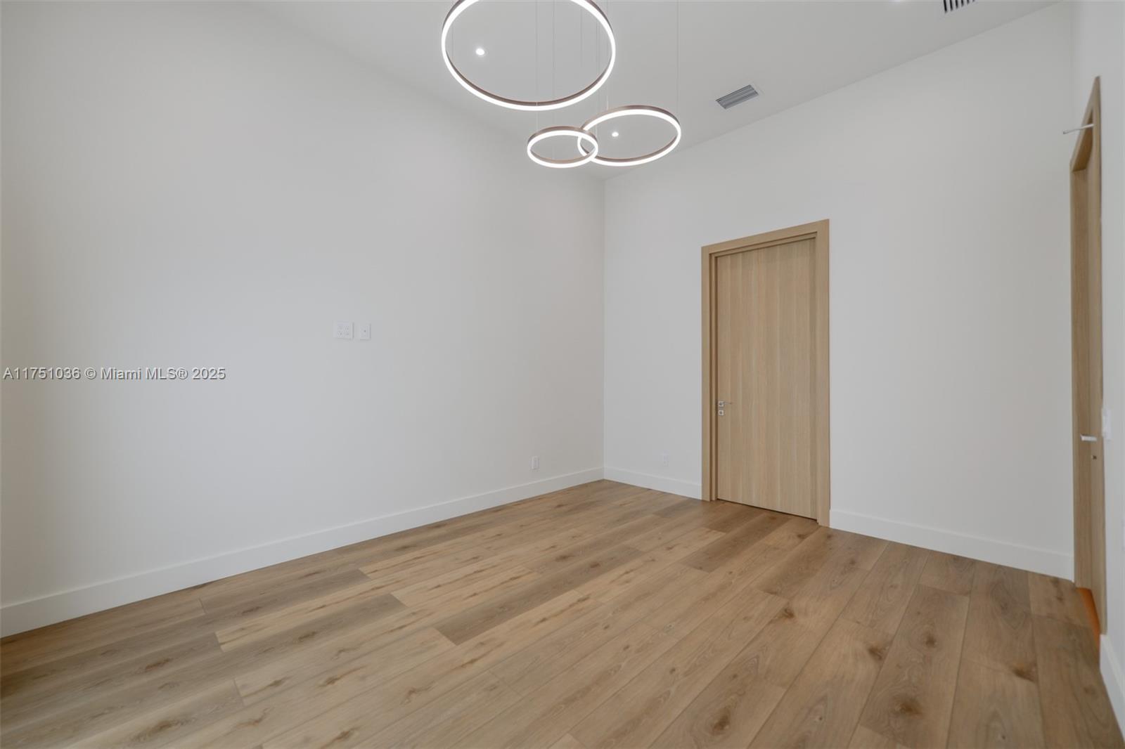 635 SW 9th St, Hallandale Beach, Florida image 12
