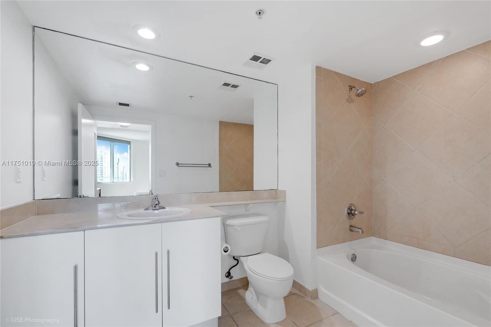325 S Biscayne Blvd #1721, Miami FL 33131