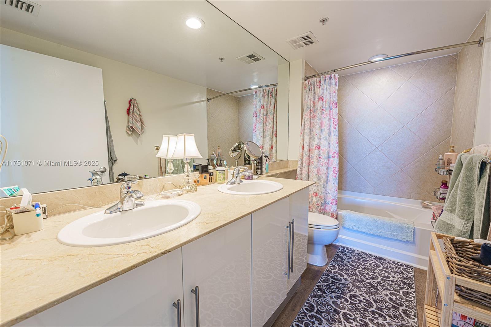 325 S Biscayne Blvd #3123, Miami FL 33131