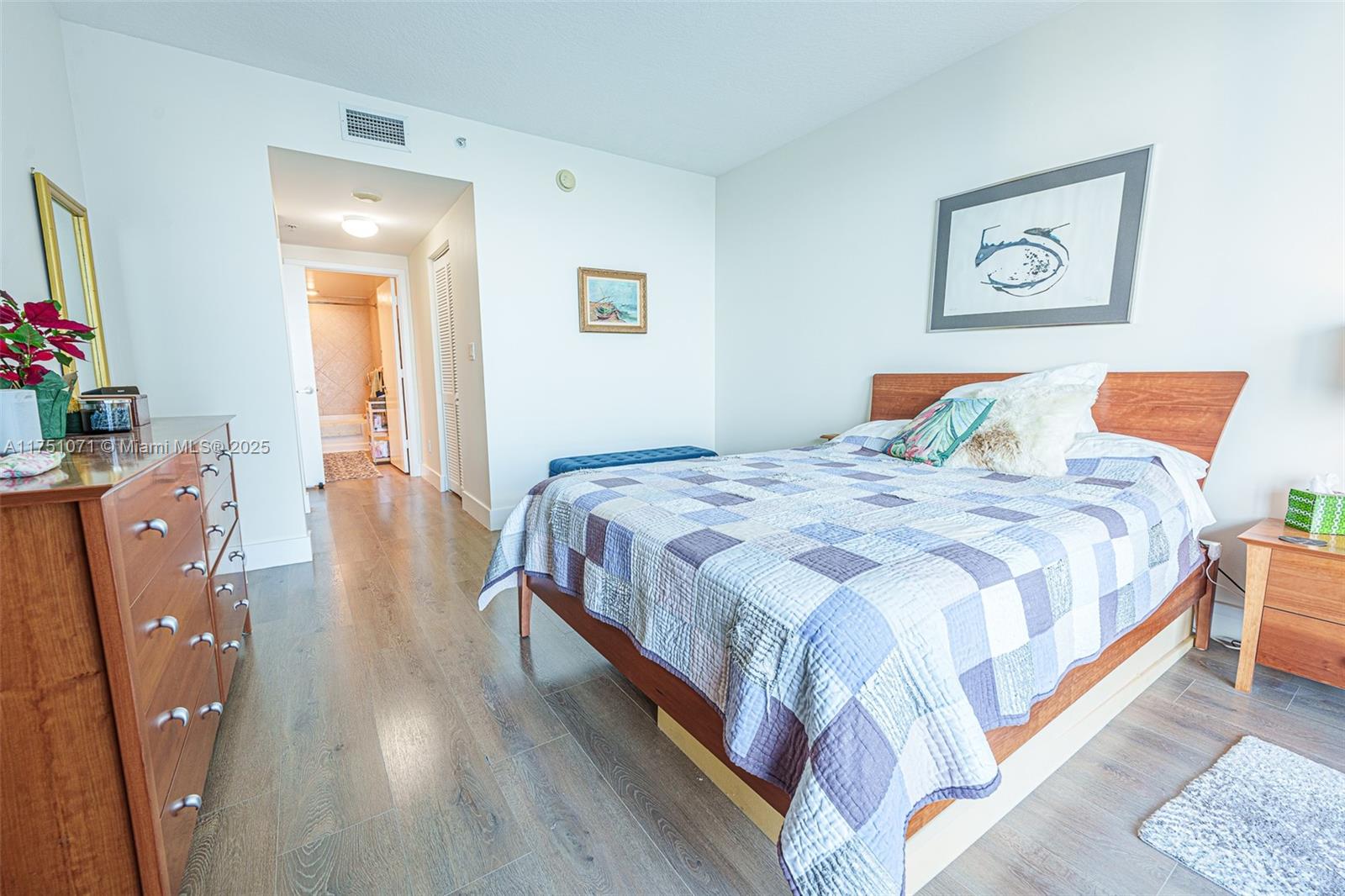 325 S Biscayne Blvd #3123, Miami FL 33131