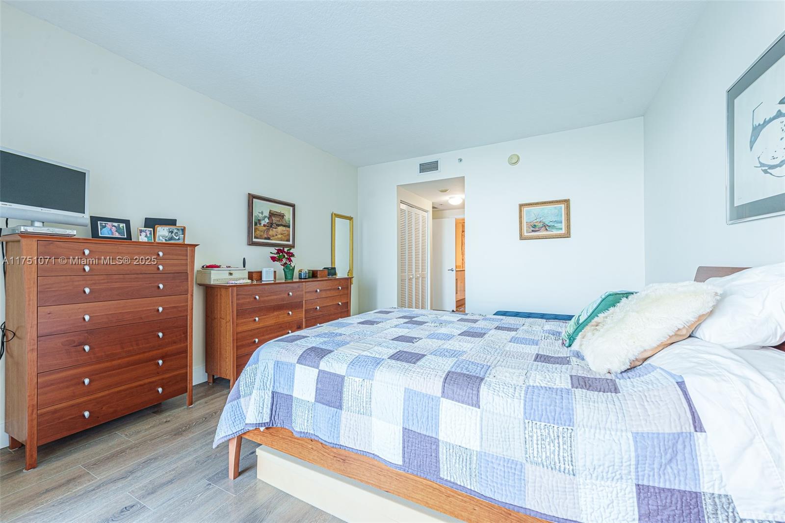 325 S Biscayne Blvd #3123, Miami FL 33131