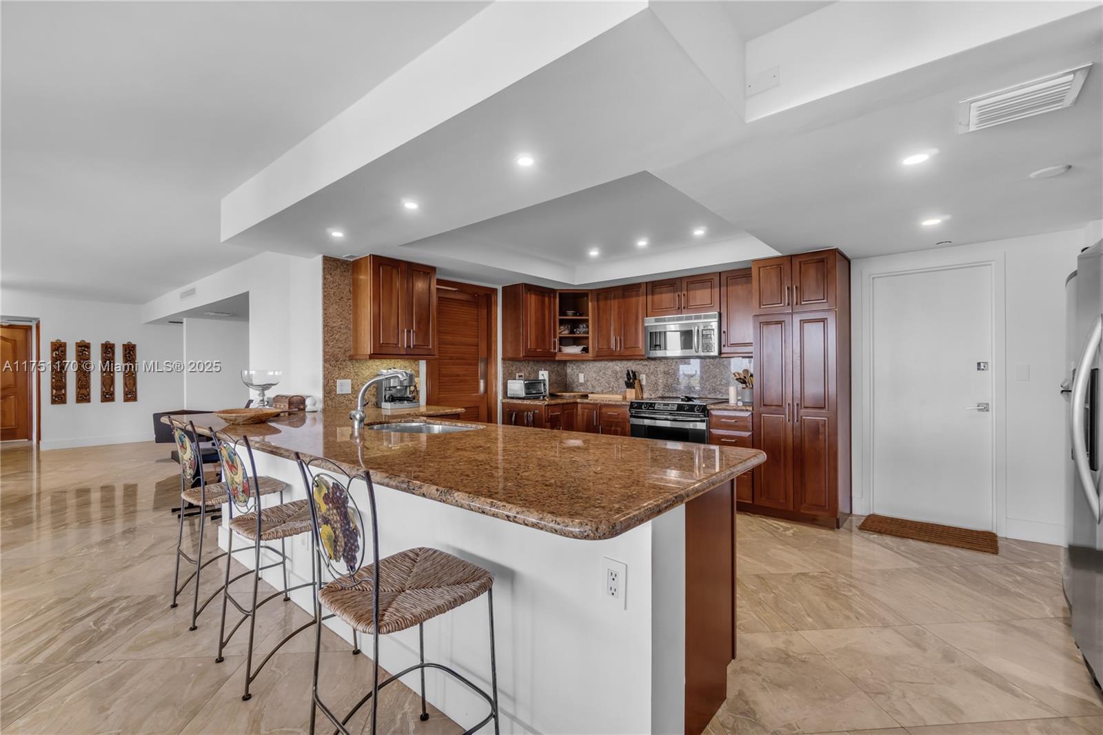 199 Ocean Lane Dr #1210, Key Biscayne FL 33149