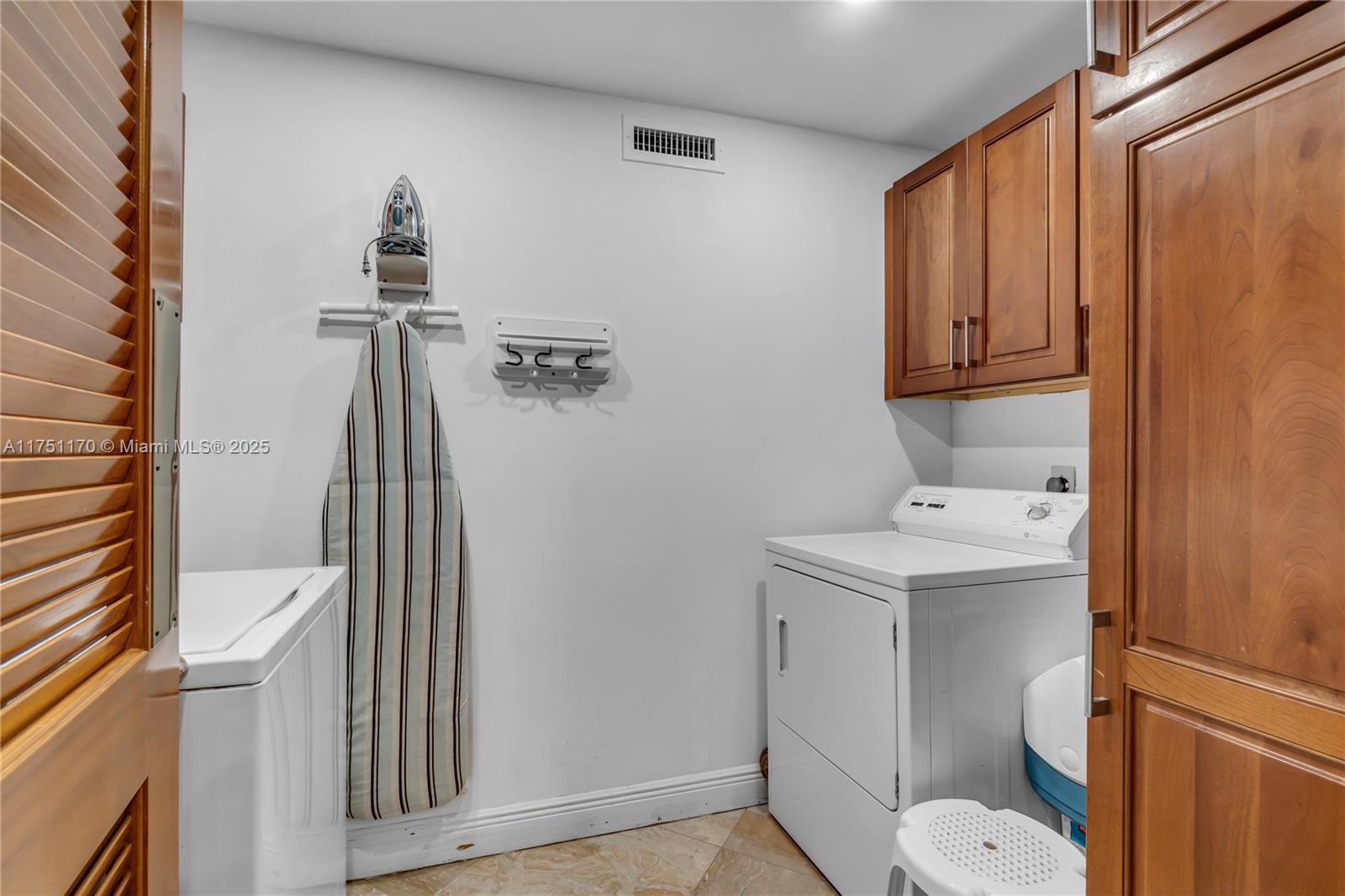 199 Ocean Lane Dr #1210, Key Biscayne FL 33149