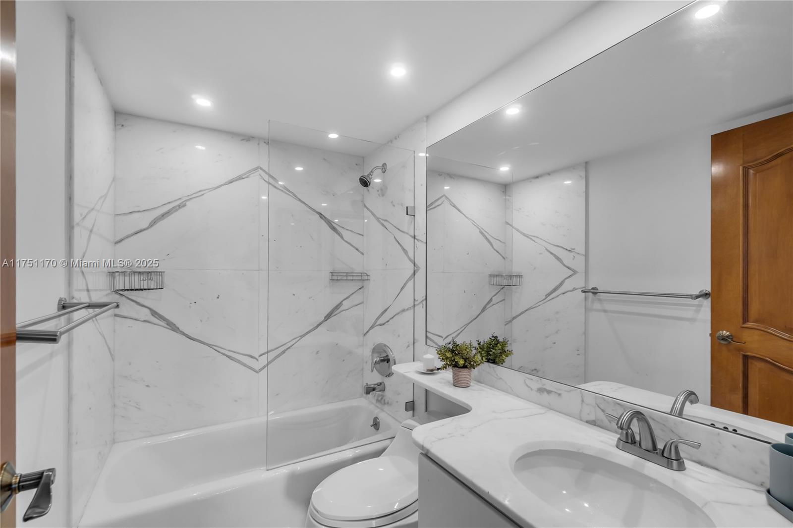 199 Ocean Lane Dr #1210, Key Biscayne FL 33149