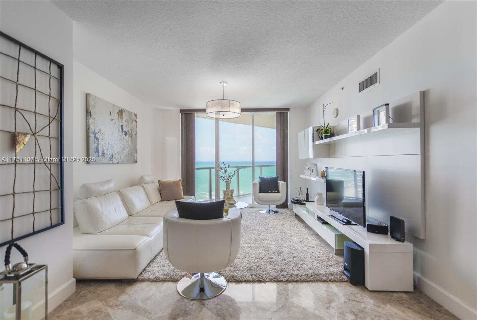 Apartamento para Alugar em Sunny Isles Beach, FL