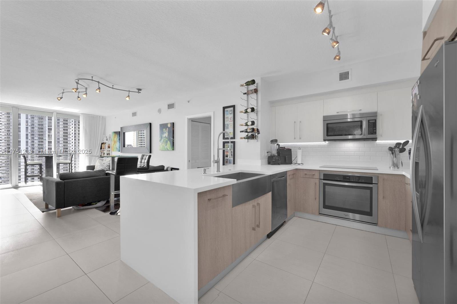 325 S Biscayne Blvd #1715, Miami FL 33131