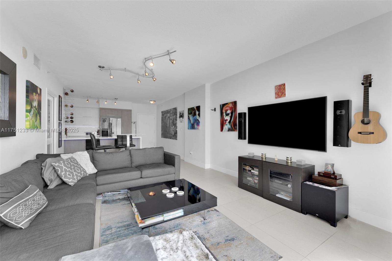 325 S Biscayne Blvd #1715, Miami FL 33131