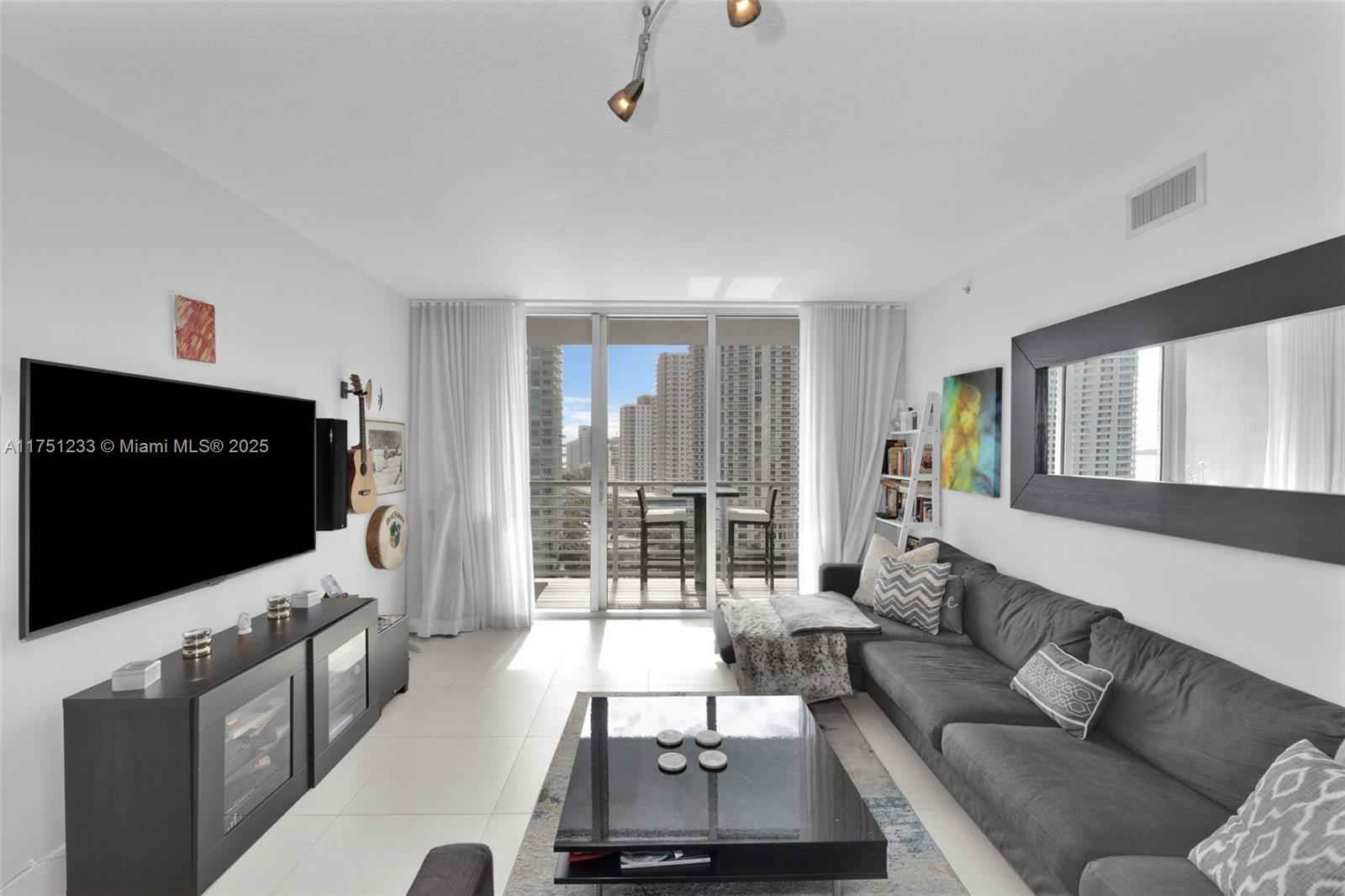 325 S Biscayne Blvd #1715, Miami FL 33131